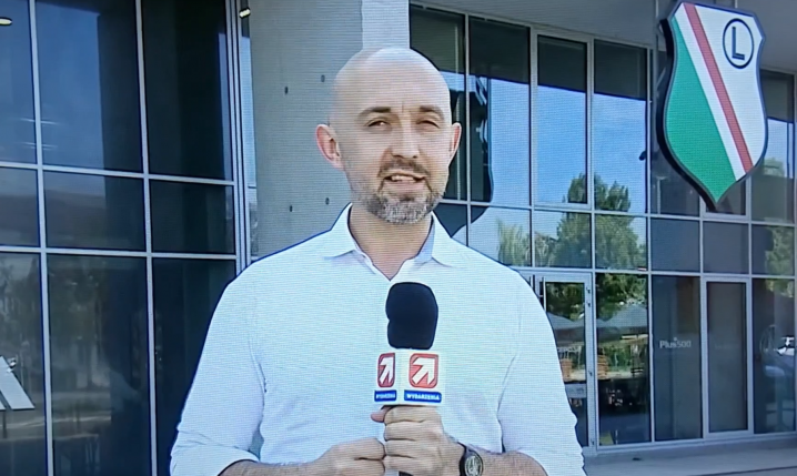 Oto JAKI GEST wykonał dziennikarz pod stadionem Legii xD [VIDEO]